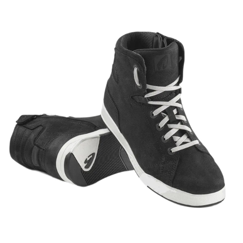 Forma Swift x Fit Dry Short Boots Black / White
