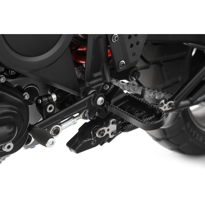 HD PAN America Ergonomics – Lowering footrests